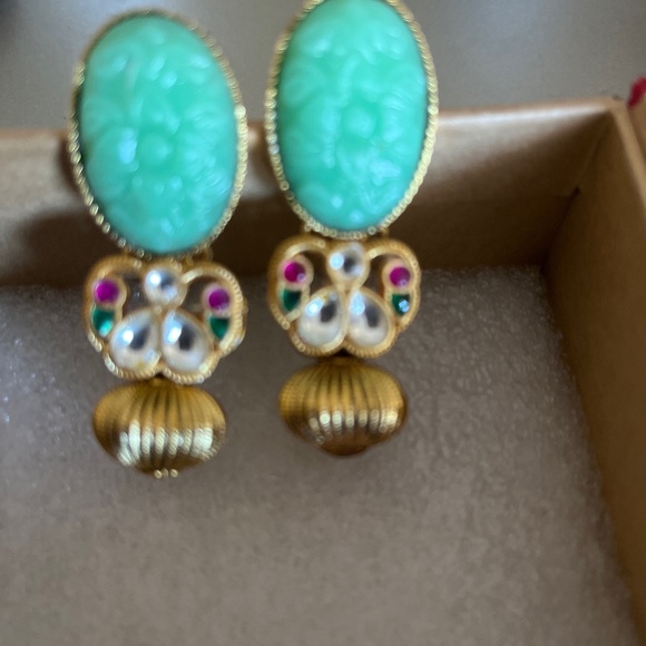 Jewelry - Turquoise carved stones earrings